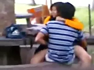 Atrapado oliendo señ ...