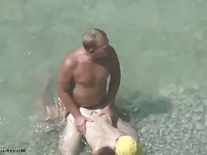 Milf sacude a su hij ...